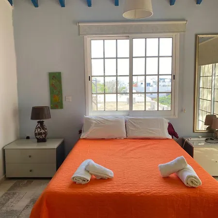 Three Bedroom With Fireplace And Piano *