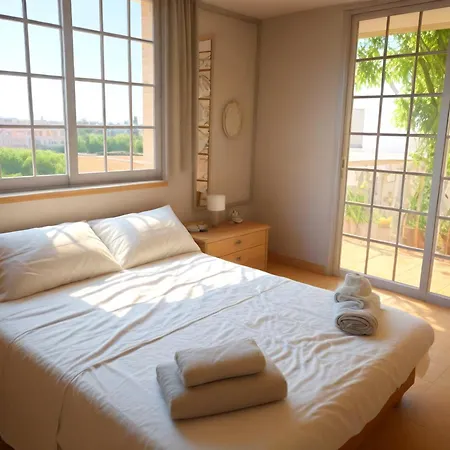 Three Bedroom With Fireplace And Piano Case de vacanță Paphos