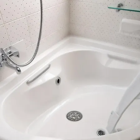 Three Bedroom With Fireplace And Piano *