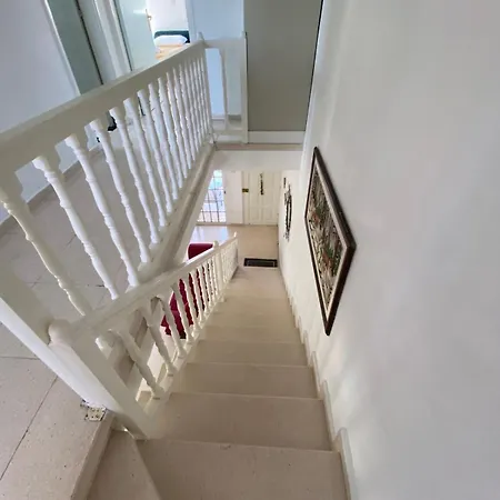Ferienhaus Three Bedroom With Fireplace And Piano Paphos
