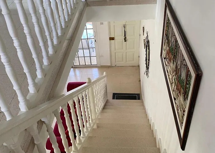 Three Bedroom With Fireplace And Piano *