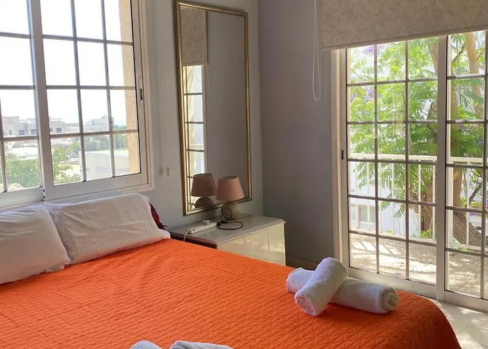 Three Bedroom With Fireplace And Piano 파포스