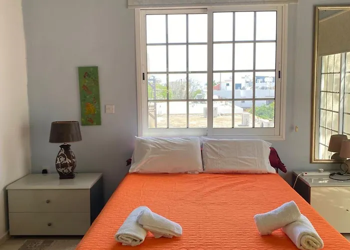 Three Bedroom With Fireplace And Piano *