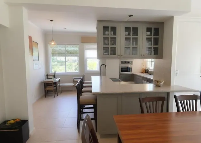 Three Bedroom With Fireplace And Piano