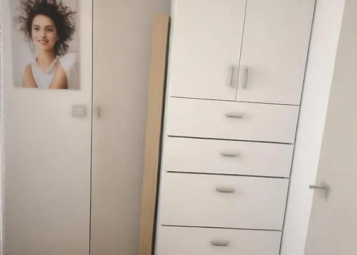 Three Bedroom With Fireplace And Piano 파포스