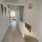 Three Bedroom With Fireplace And Piano بافوس