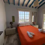 Three Bedroom With Fireplace And Piano