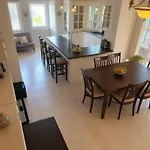 Three Bedroom With Fireplace And Piano Holiday home