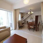 Three Bedroom With Fireplace And Piano *