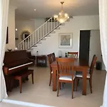 Three Bedroom With Fireplace And Piano