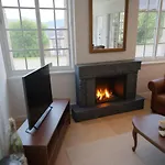 Hébergement de vacances Three Bedroom With Fireplace And Piano