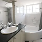 بيت للعطل Three Bedroom With Fireplace And Piano *
