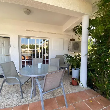 Dom wakacyjny Three Bedroom With Fireplace And Piano Pafos