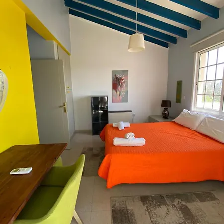 Hébergement de vacances Three Bedroom With Fireplace And Piano Paphos