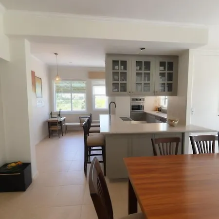 Three Bedroom With Fireplace And Piano