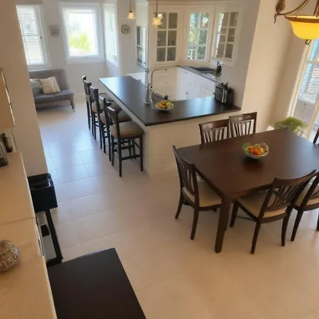 Three Bedroom With Fireplace And Piano Holiday home