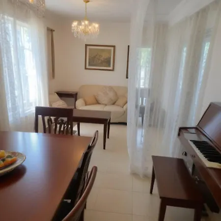 Three Bedroom With Fireplace And Piano بيت للعطل بافوس
