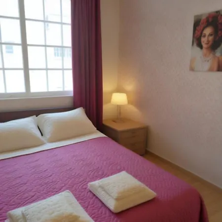 Hébergement de vacances Three Bedroom With Fireplace And Piano *