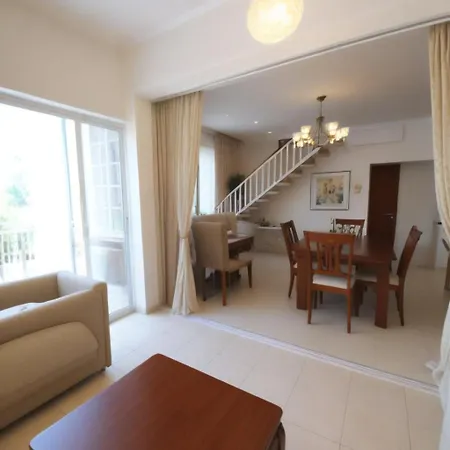 Three Bedroom With Fireplace And Piano *