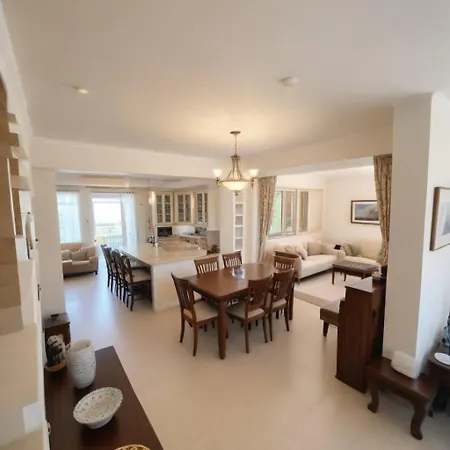 Three Bedroom With Fireplace And Piano Feriehus