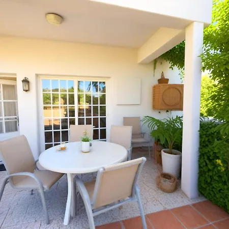 Three Bedroom With Fireplace And Piano Holiday home *