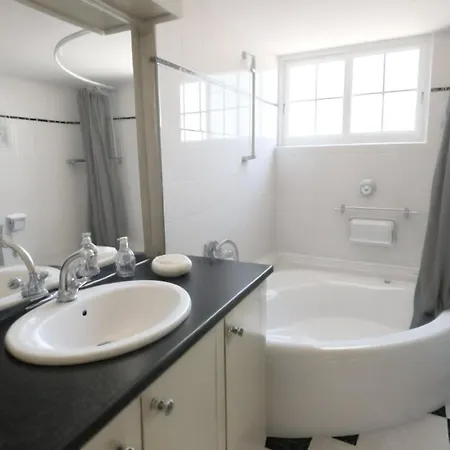 Prázdninový dům Three Bedroom With Fireplace And Piano *