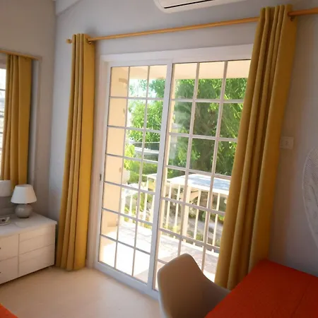 Three Bedroom With Fireplace And Piano Holiday home