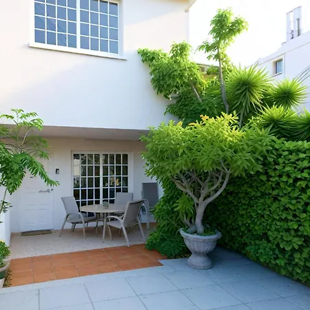 Dom wakacyjny Three Bedroom With Fireplace And Piano Pafos