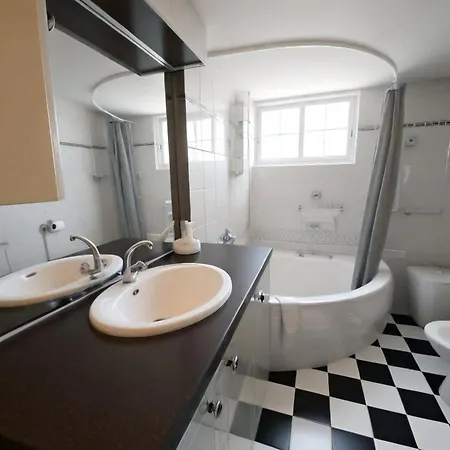 Three Bedroom With Fireplace And Piano Hébergement de vacances