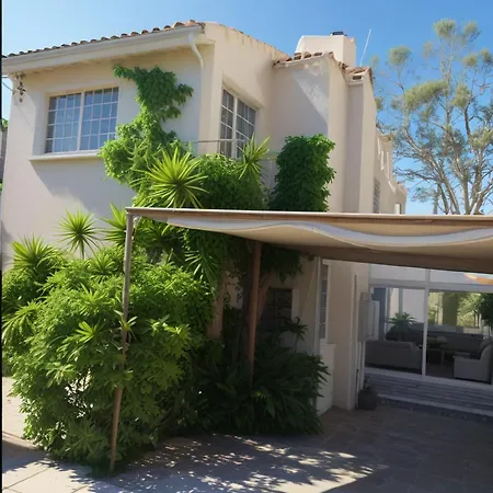 Three Bedroom With Fireplace And Piano *