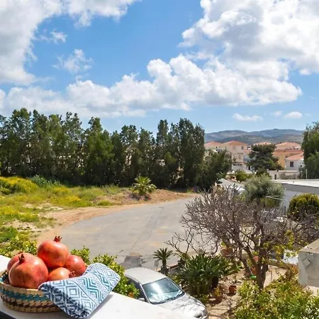Hébergement de vacances Three Bedroom With Fireplace And Piano Paphos