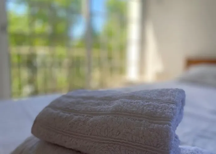 Feriehus Three Bedroom With Fireplace And Piano Paphos