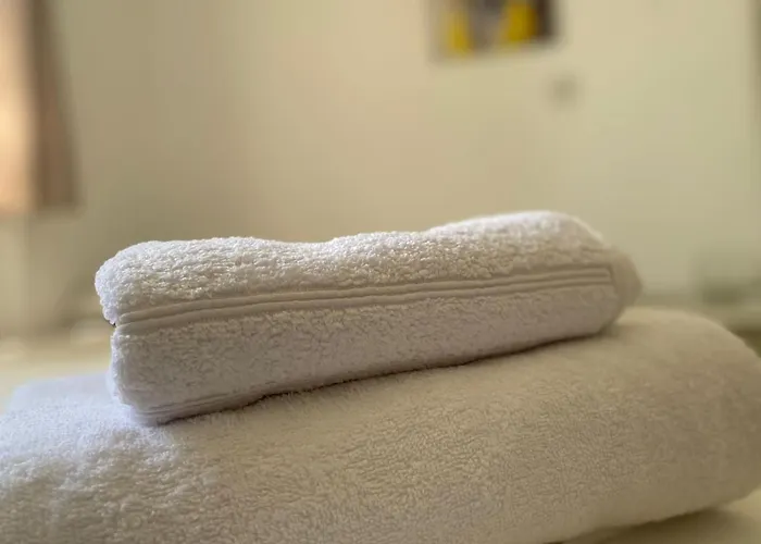 Three Bedroom With Fireplace And Piano