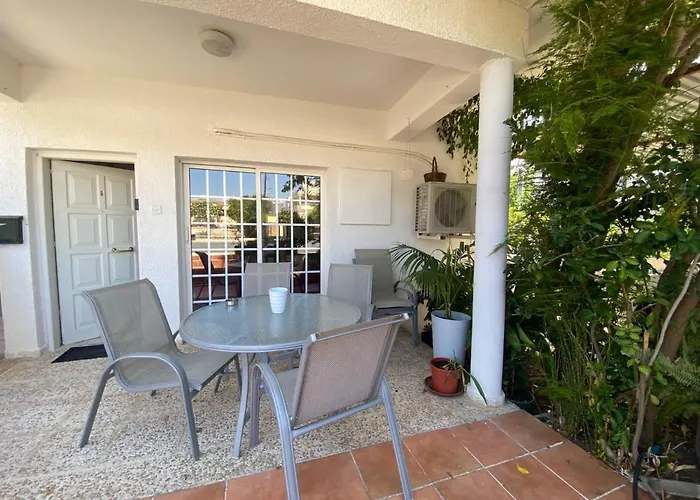 Feriehus Three Bedroom With Fireplace And Piano Paphos