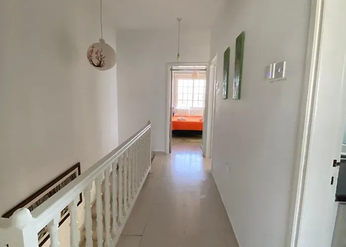 Three Bedroom With Fireplace And Piano Feriehus Paphos