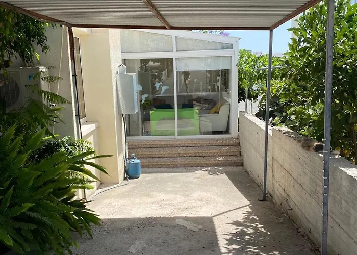 Three Bedroom With Fireplace And Piano *