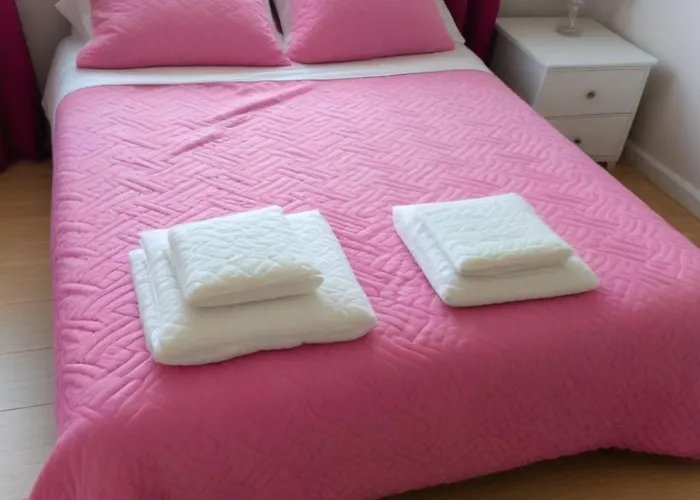 Three Bedroom With Fireplace And Piano *