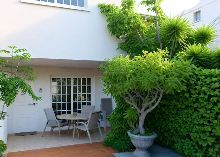 Feriehus Three Bedroom With Fireplace And Piano Paphos