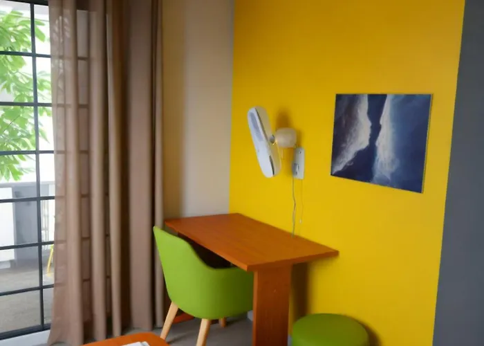 Three Bedroom With Fireplace And Piano