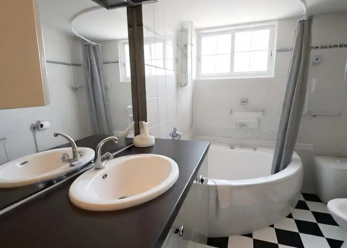 Three Bedroom With Fireplace And Piano Feriehus