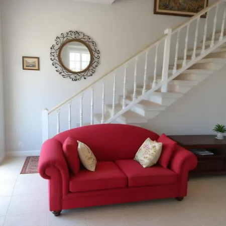 Three Bedroom With Fireplace And Piano