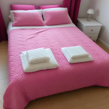 Three Bedroom With Fireplace And Piano *