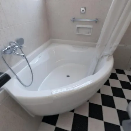 Three Bedroom With Fireplace And Piano